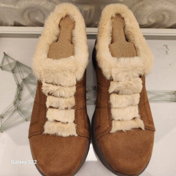 BZees Women's, Golden Shootie shoes. NIB. Size: various - Picture 4 of 11